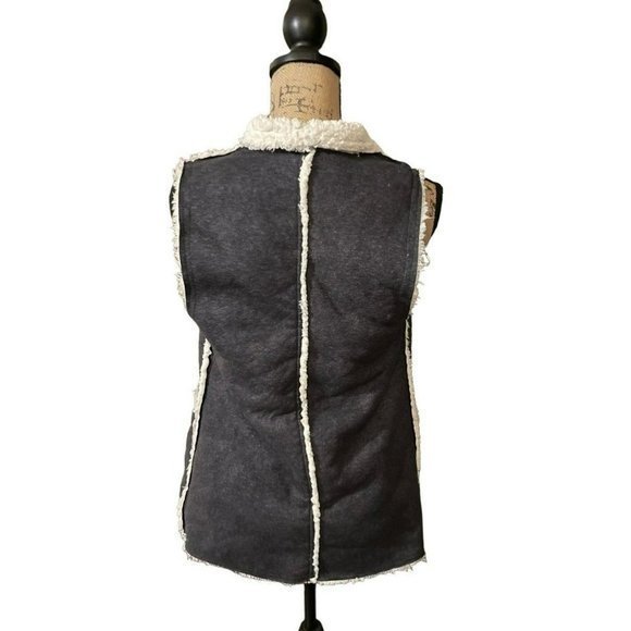 LuLaRoe Marlow Faux Shearling‎ Vest - Picture 4 of 7